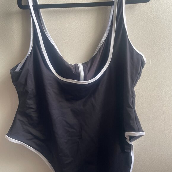 SKIMS PLUS SIZE NWOT ZIP-UP SWIM SCOOP NECK ONE PIECE in ONYX - Picture 3 of 5